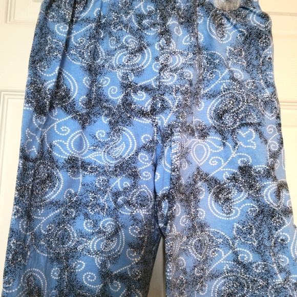 Bermuda shorts - Picture 2 of 2